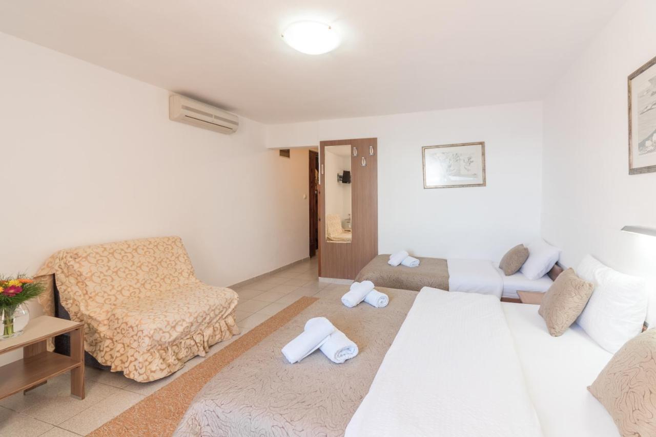 R Club Apartments Old Town Будва Екстериор снимка